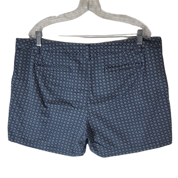 Merona women blue white geometric print plus size shorts size 16 - Picture 2 of 6